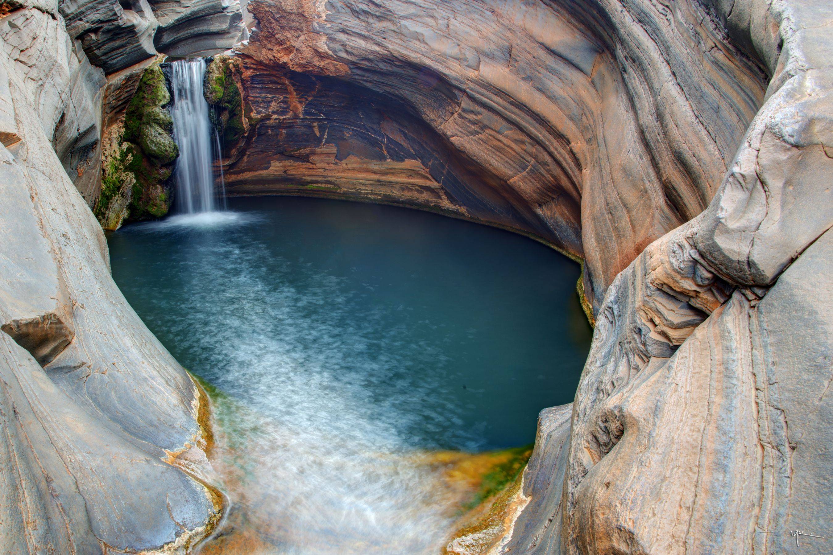 Водопад в Национальный парк Кариджини (Австралия)